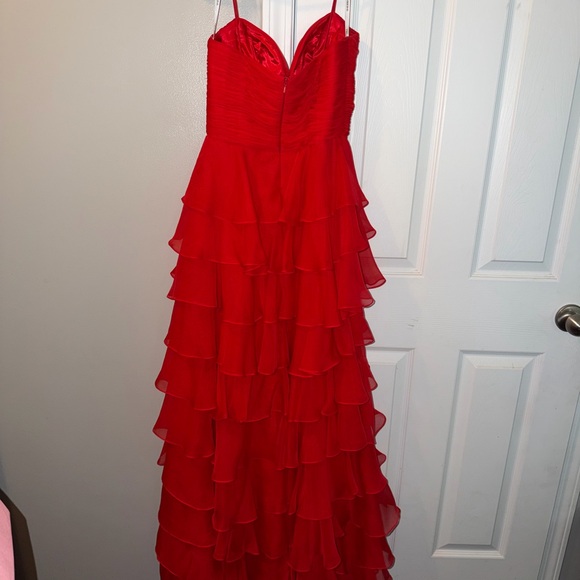 Sherri Hill Scarlet Layered Gown - Picture 2 of 4